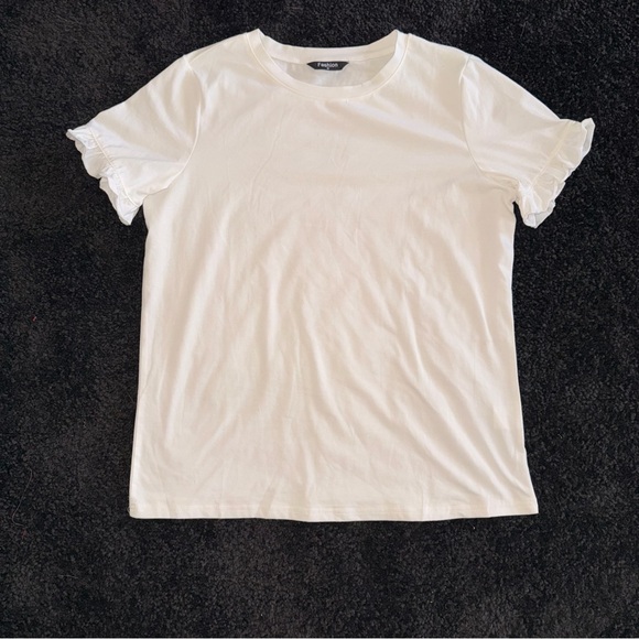 Source Unknown Tops - NWOT - White Ruffle Sleeve Tee